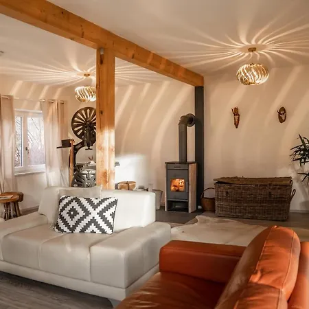 Happy Family: Mountain Retreat With Spacious Garden Holiday home *