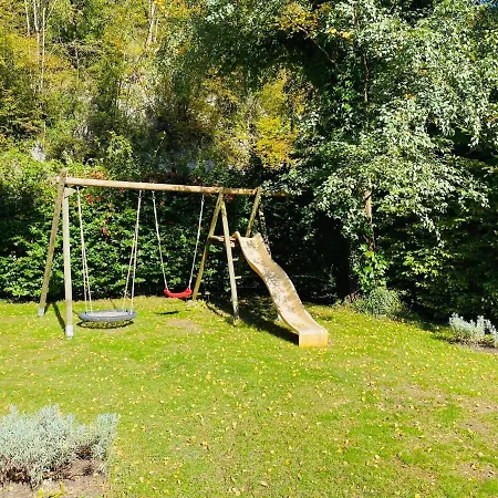 Happy Family: Mountain Retreat With Spacious Garden