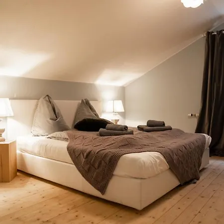 Happy Family: Mountain Retreat With Spacious Garden Golling an der Salzach