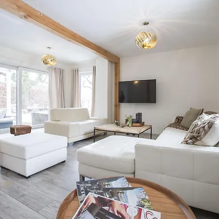 Happy Family: Mountain Retreat With Spacious Garden Holiday home